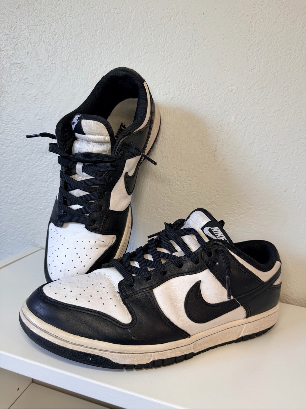 Nike Men’s Black and White Low-Top Sneakers